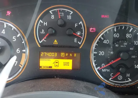 2010 Nissan Armada Platinum z USA, uszkodzony, nr VIN 5N1BA0NF8AN600512